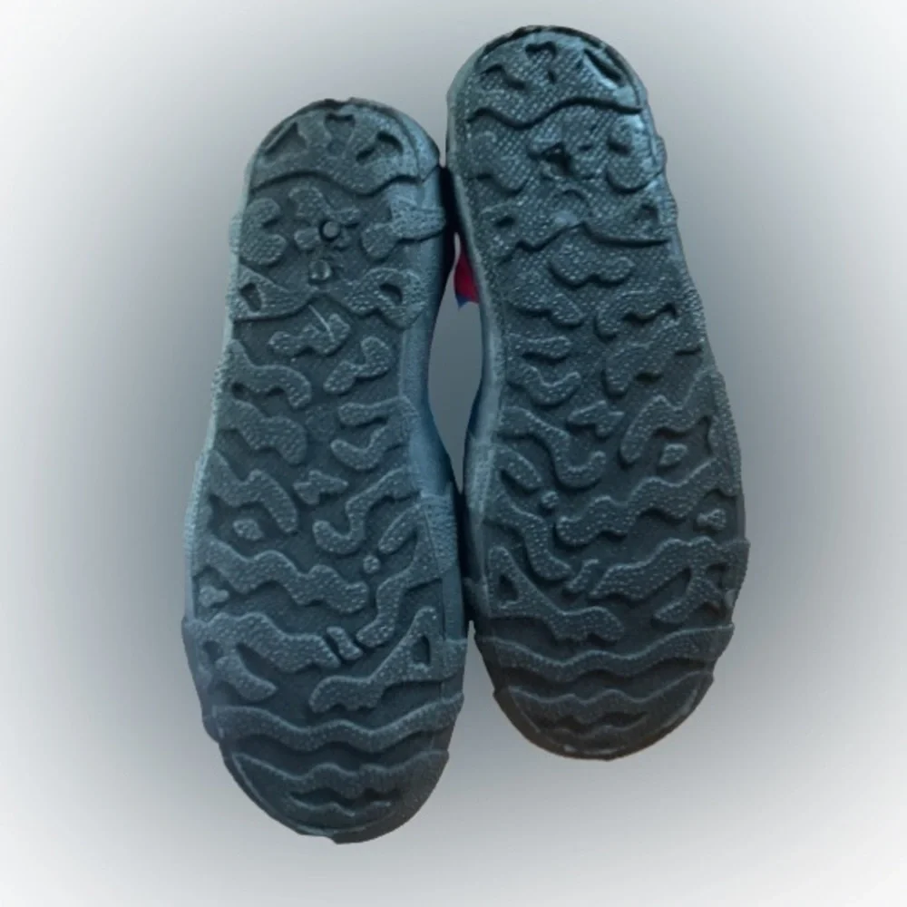 Water shoes, used x1. In good condition, felt‎ bottom anti slip.